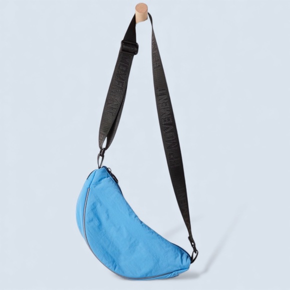 Free People Movement Bulls Eye Sling Bag In Denim Blue NWT - Picture 2 of 4